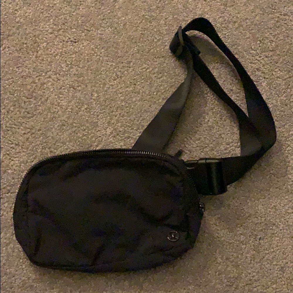 Lulu lemon Fanny pack